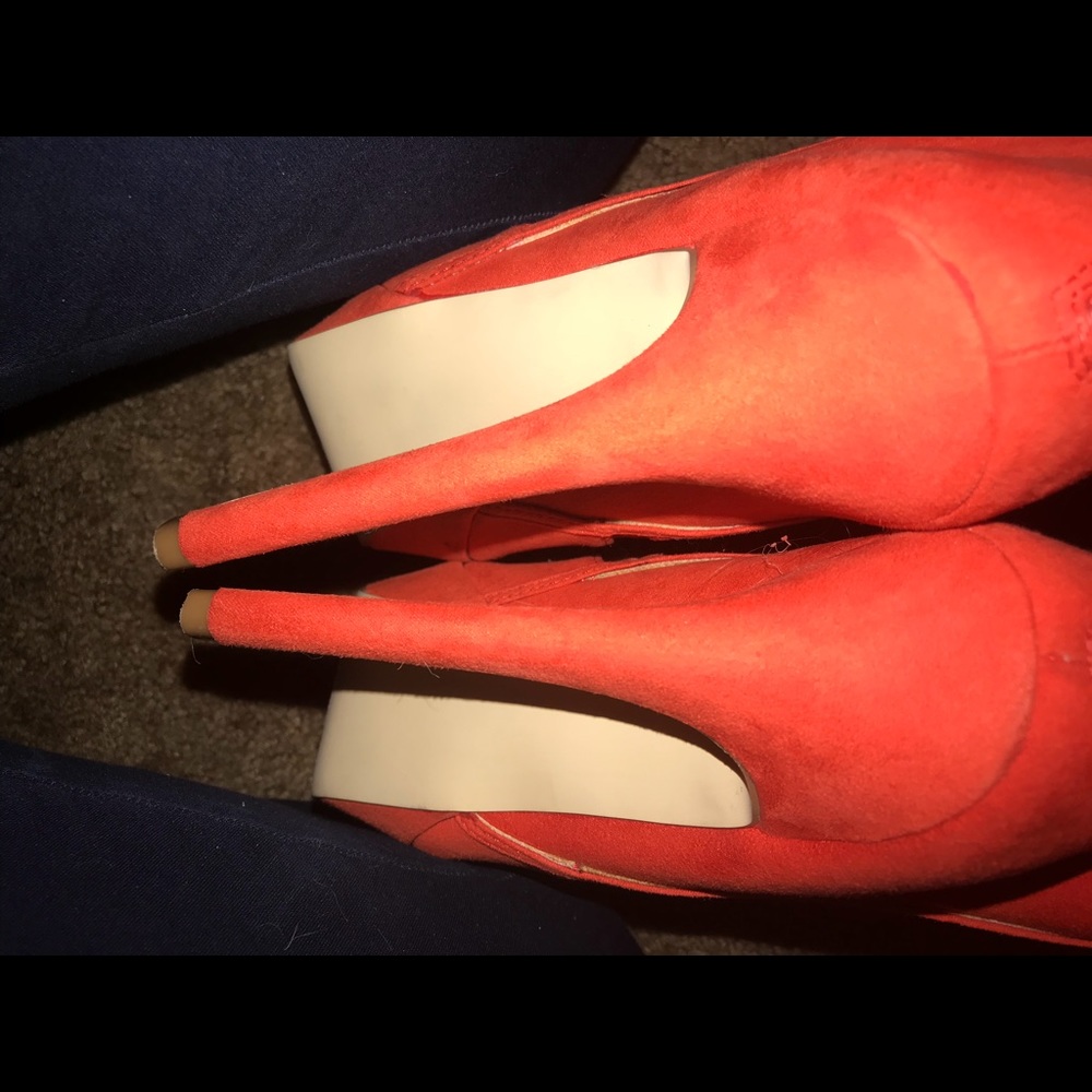Elegant Red Peep-Toe Heels - Picture 4 of 6